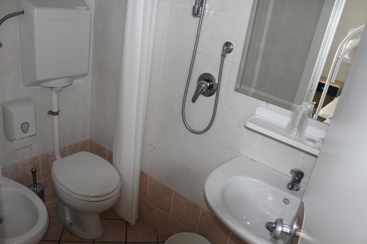 Hotel Mora リミニ エクステリア 写真